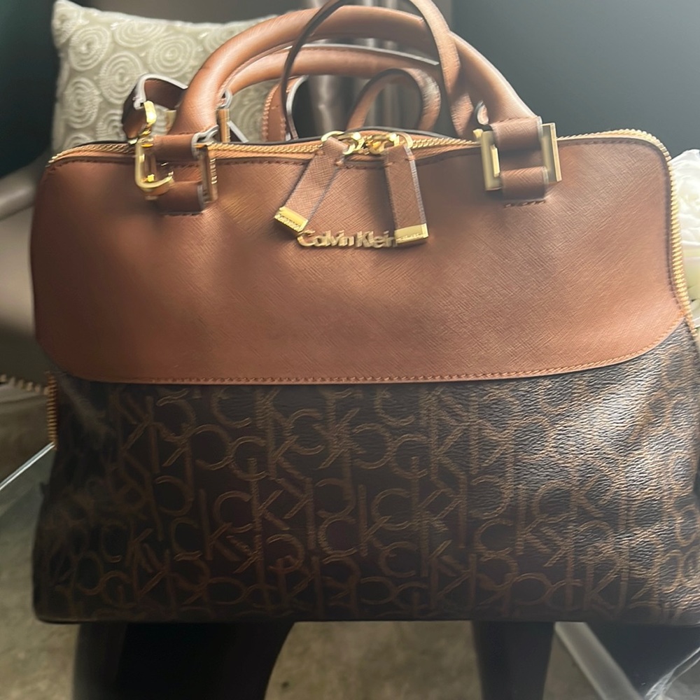 CALVIN KLEIN Signature Satchel!